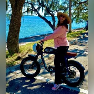 Meet your Posher, Casey